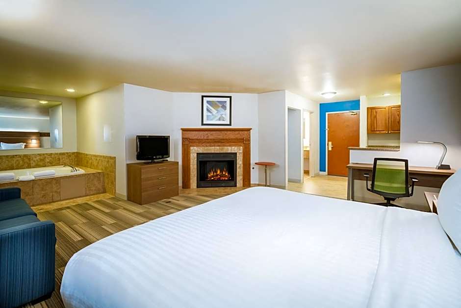 Holiday Inn Express & Suites Rocky Mount Smith Mountain Lake By IHG