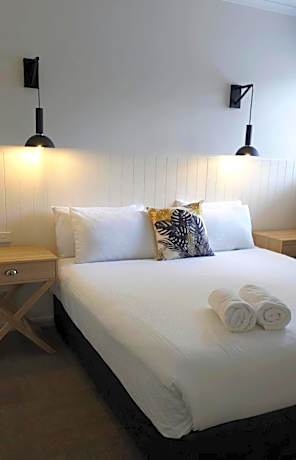 One-Bedroom Apartment with Views