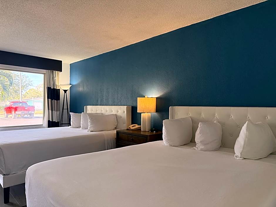 All-New, Ground-Floor, Huge Pool, Tiki Bar & Grill