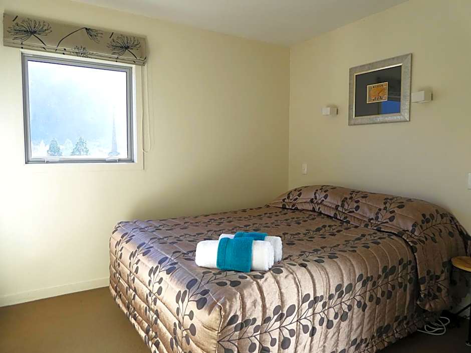 Caples Court Motel & Apartments