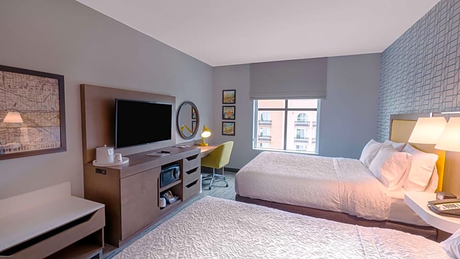 Hampton Inn By Hilton Riverside Downtown
