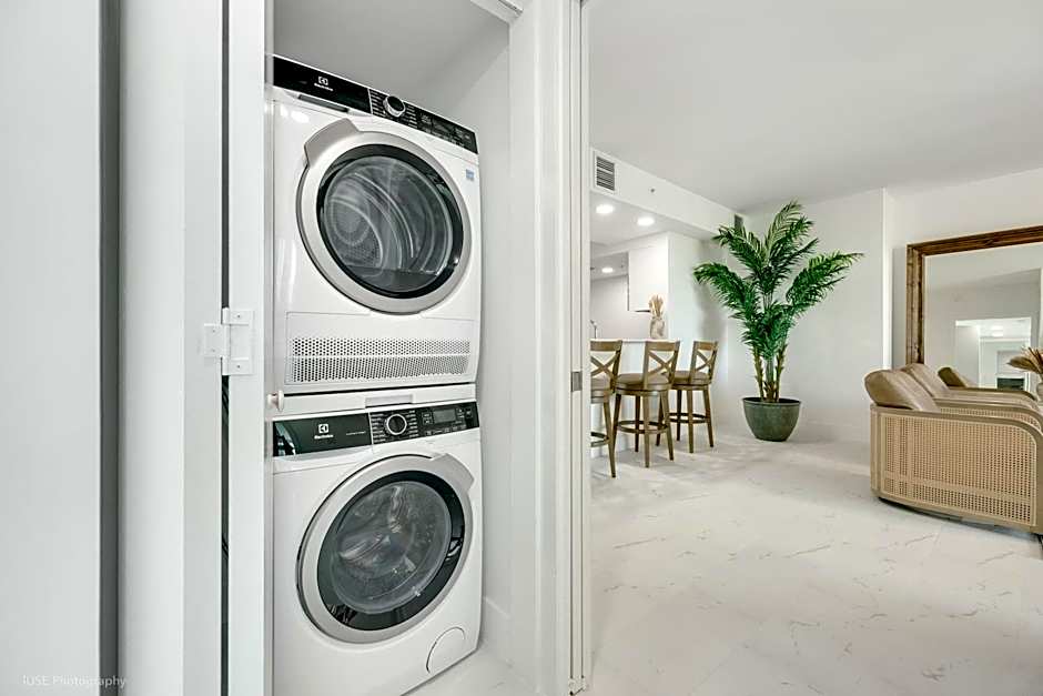 Lux 3BR City-View Retreat in Hollywood, 3rd Floor