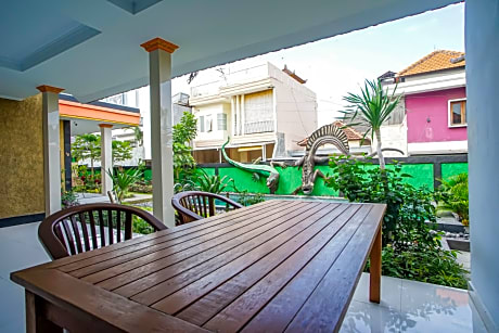 Kadek Bagus Guest House by ZUZU