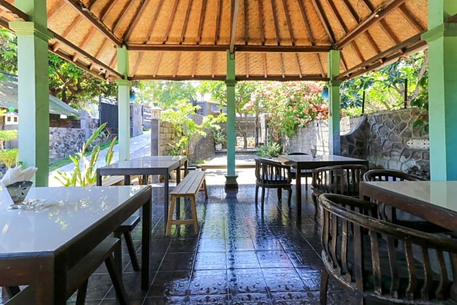 Hotel Tara Bar & Resto Air Sanih by ZUZU