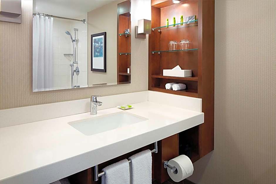 Delta Hotels by Marriott Kingston Waterfront