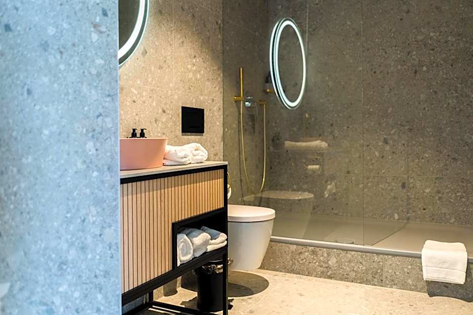 Bob W Munich Airport - Peterhof