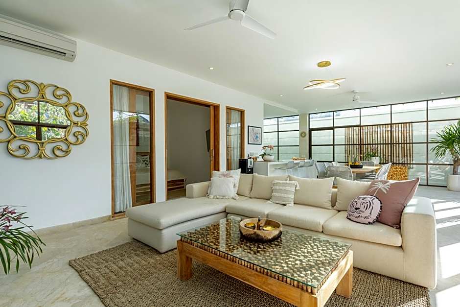 Villa Lumut 3 Bedrooms Central Seminyak