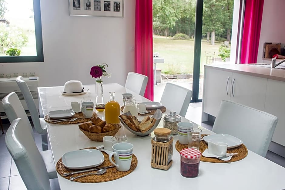 MAISON MAUPAS Chambre Rouge