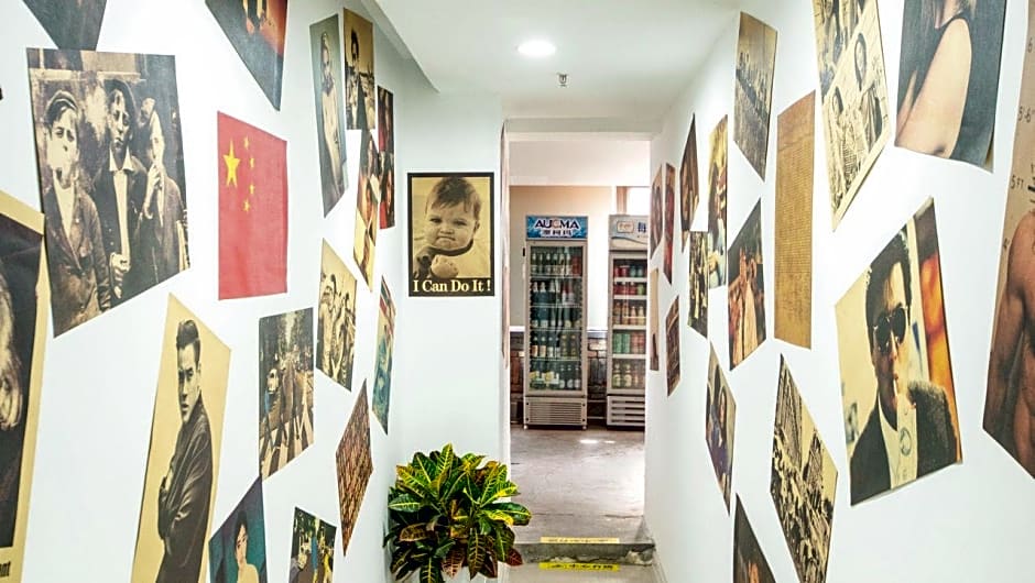 Xi'An Busy Hotel Bell Tower City Wall