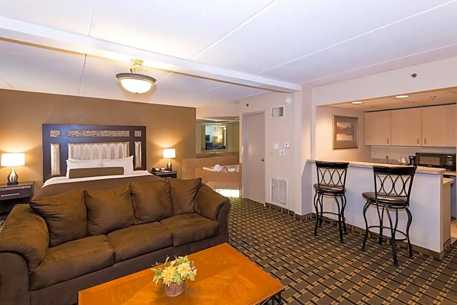 Ramada Hotel & Conference Center by Wyndham Plymouth