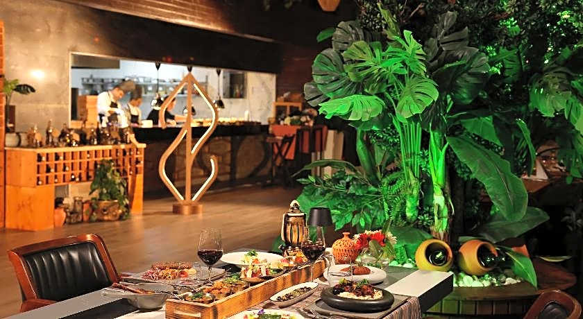 Nirvana Cosmopolitan Hotel - Convention & Sports Center