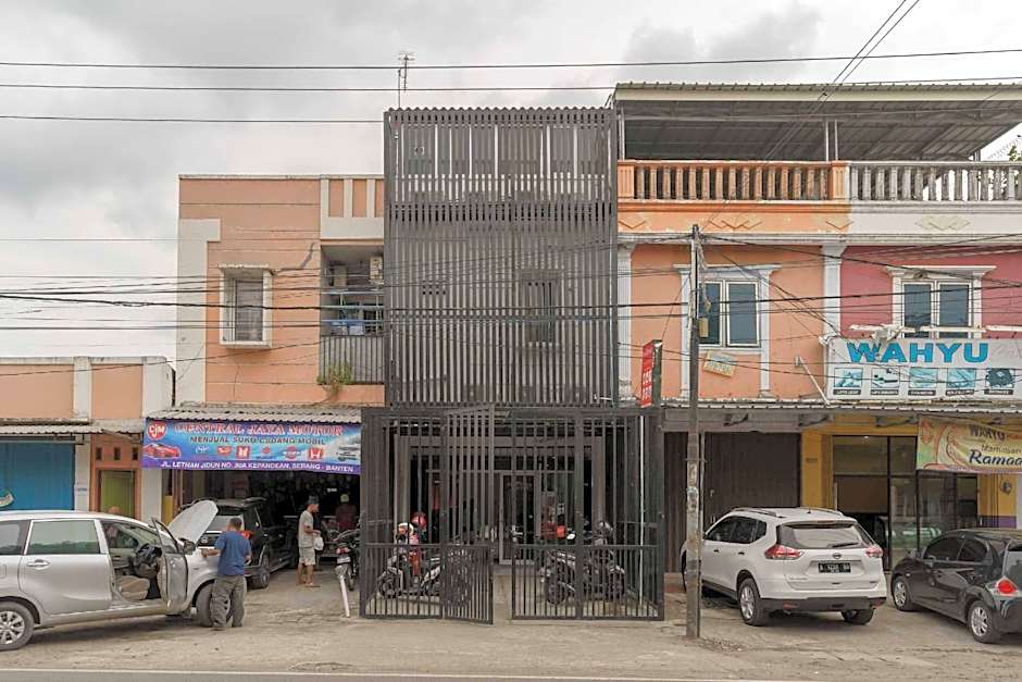 RedDoorz near Alun Alun Kota Serang