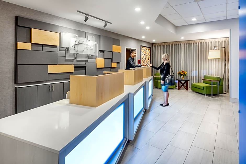 Holiday Inn Express & Suites Santa Ana - Orange County By IHG