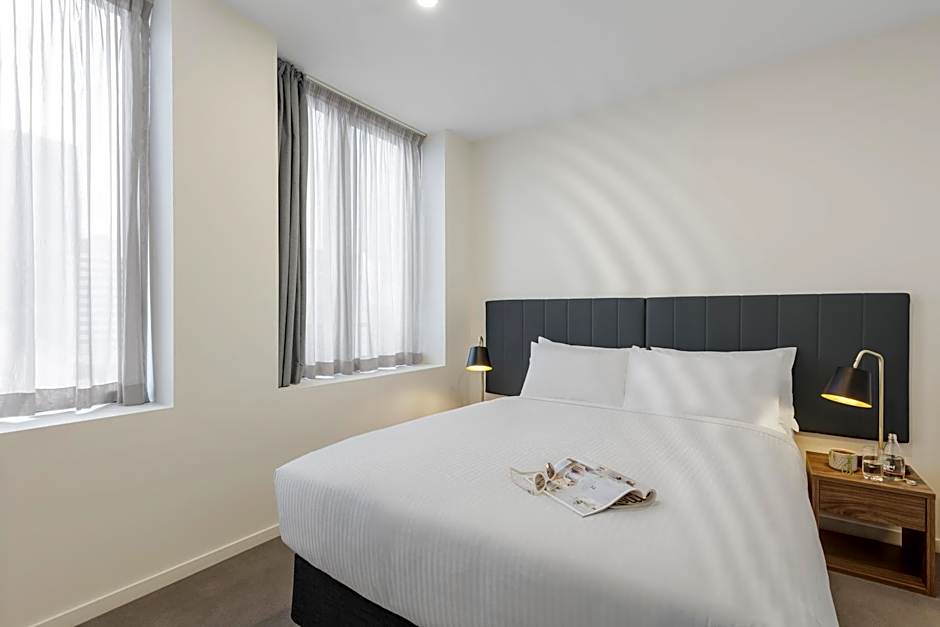 Brady Apartment Hotel Hardware Lane