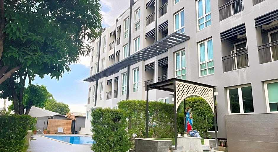 Crystal Suites Suvarnbhumi Airport