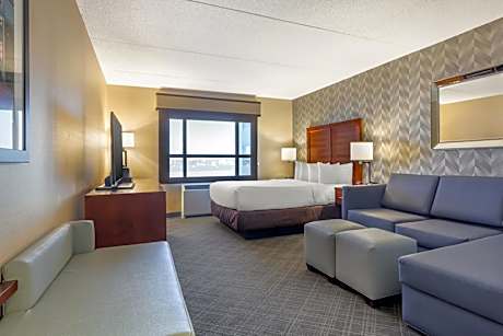 Queen Suite with Sofa Bed