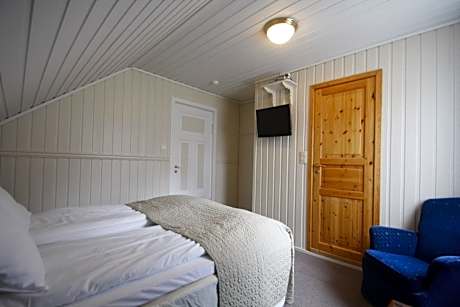 Twin Room with Mountain View