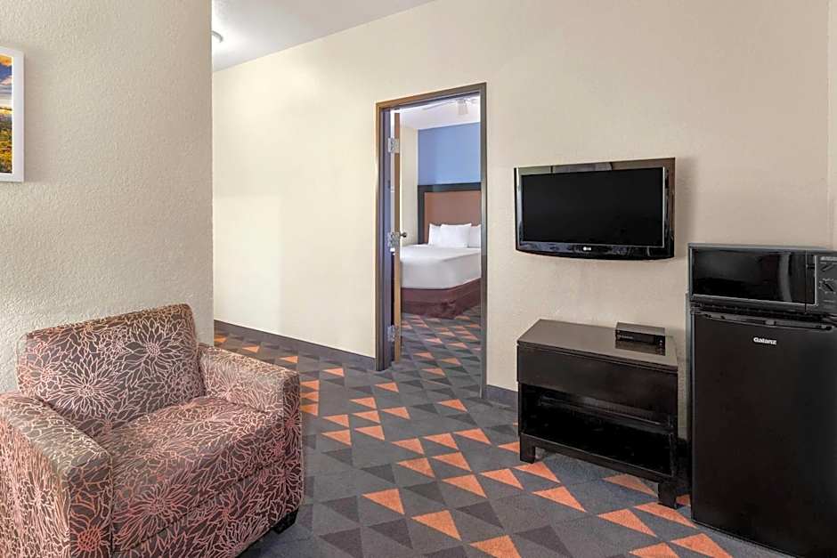 Days Inn by Wyndham Mackinaw City/Bridgeview Area