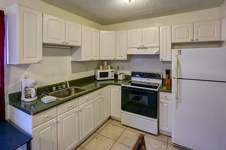 Richard's Motel Studios