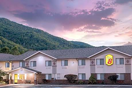 Super 8 by Wyndham Norton VA