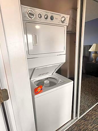 One-Bedroom King Suite - Non-Smoking