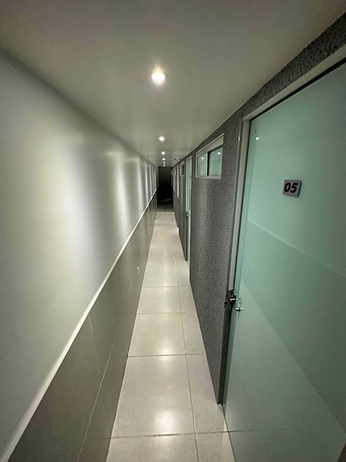 Quarto privativo com banheiro compartilhado em Pousada recém construída,a 500mts do pátio do forró