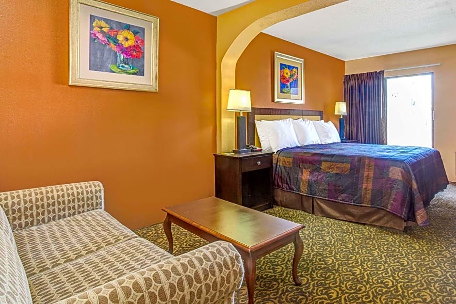 Days Inn & Suites by Wyndham Tampa near Ybor City