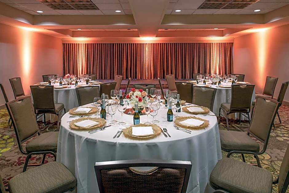 DoubleTree Suites by Hilton Hotel Seattle Airport - Southcenter