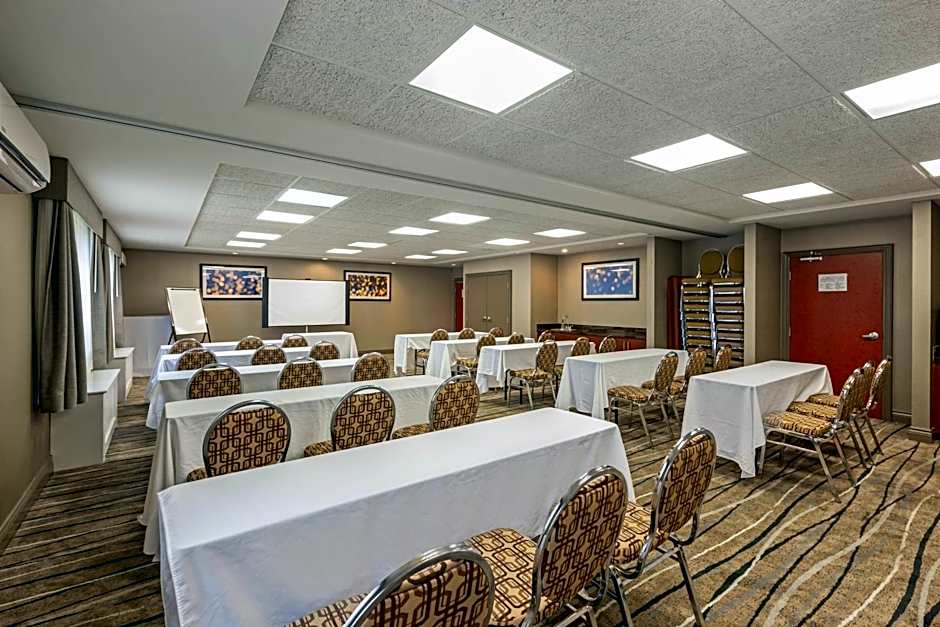 Best Western Plus Burlington Inn & Suites