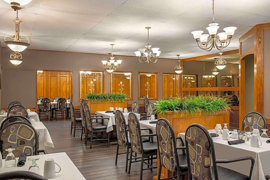 Days Inn & Conference Centre by Wyndham Camrose Norsemen