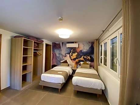 Classic Quadruple Room