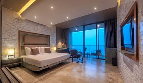 Deluxe Double or Twin Room with Sea View and Free Airport Transfer