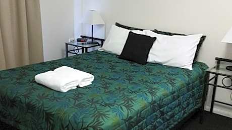 Queen Room with Garden View