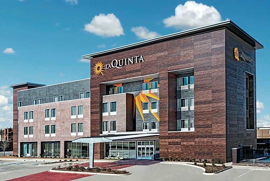 La Quinta Inn & Suites by Wyndham Dallas Grand Prairie North