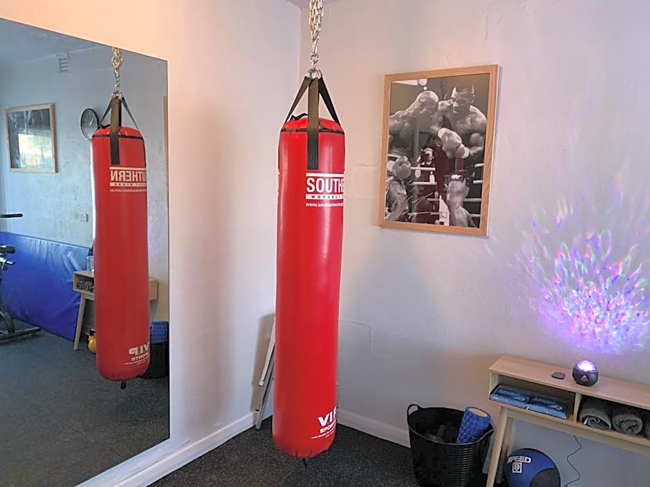 Hello Adelaide Motel and Apartments