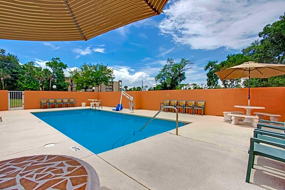 Super 8 by Wyndham Daytona Beach