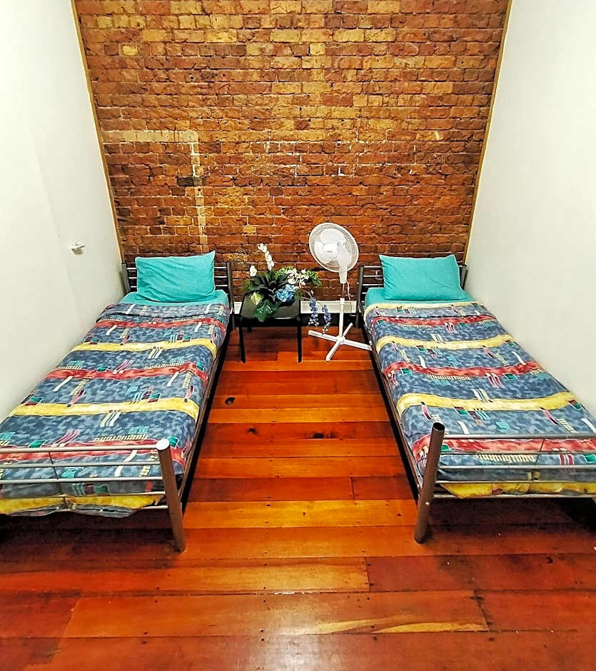 Surf 'N' Snow Backpackers Across Sky Tower