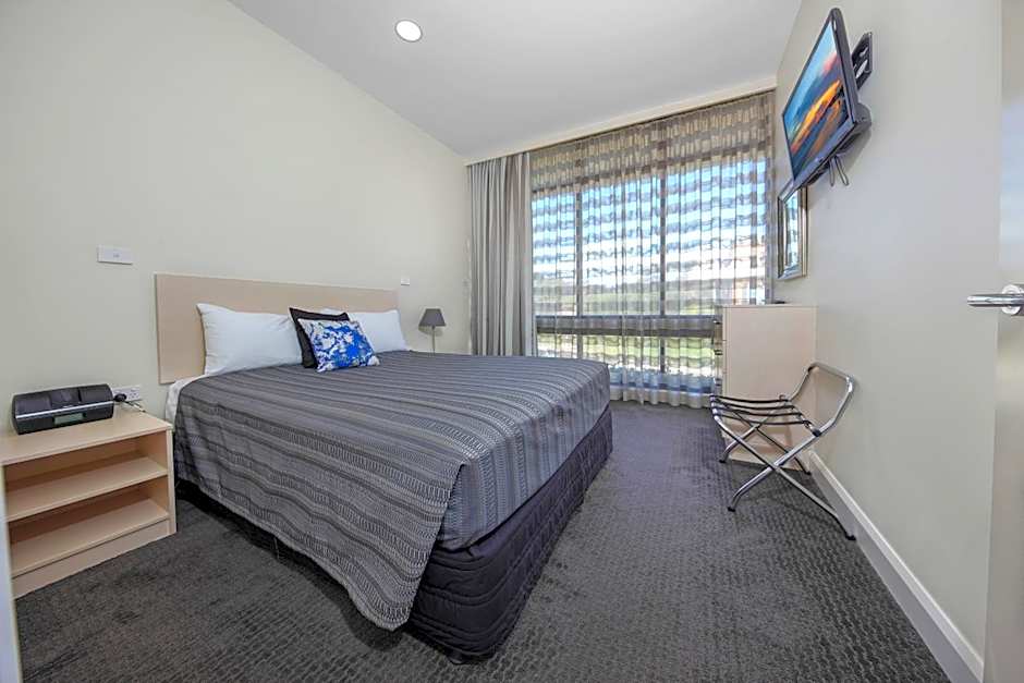 Belconnen Way Hotel & Serviced Apartments
