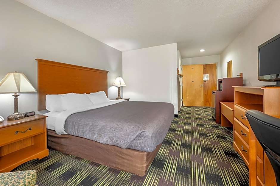 Quality Inn & Suites Near Amish Country