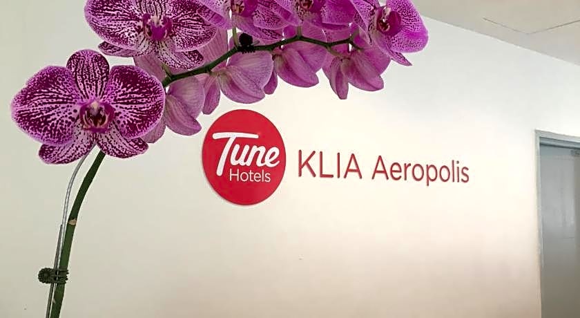 Tune Hotel KLIA Aeropolis (Airport Hotel)