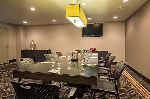 DoubleTree by Hilton Hotel Raleigh - Brownstone - University