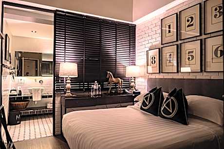 Standard Queen No Window