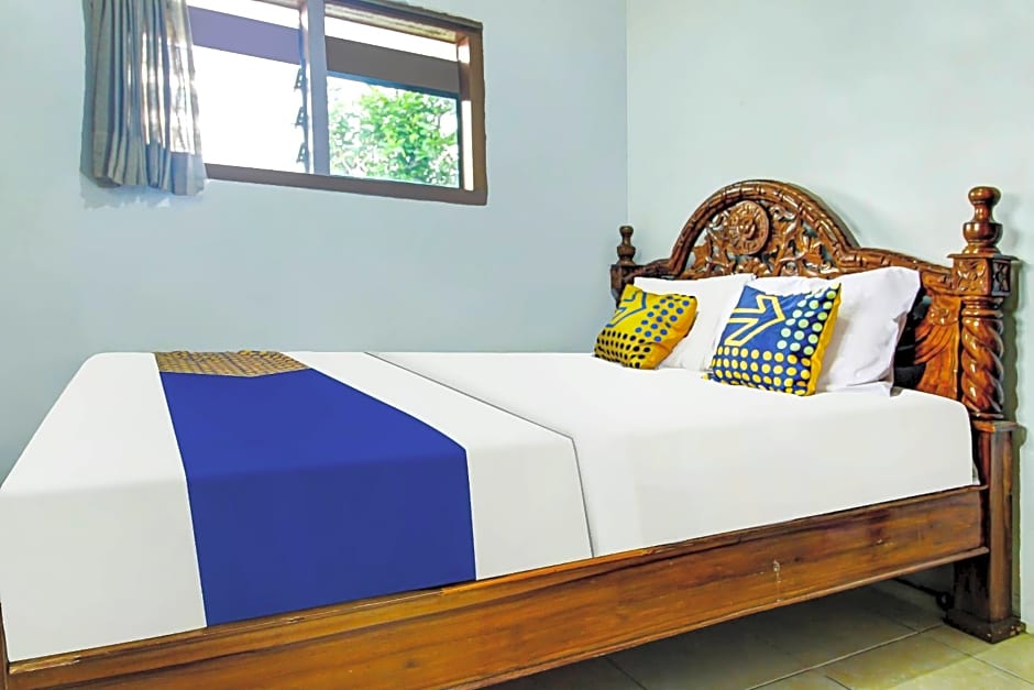 OYO HOMES 91242 Desa Wisata Cibuntu Kuningan Syariah