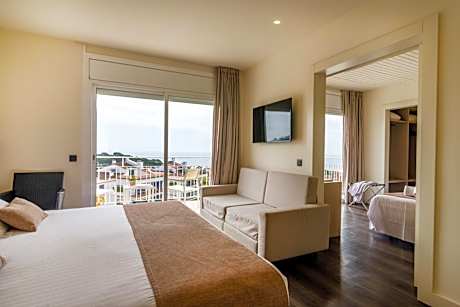 Deluxe Double Room with Balcony and Sea View