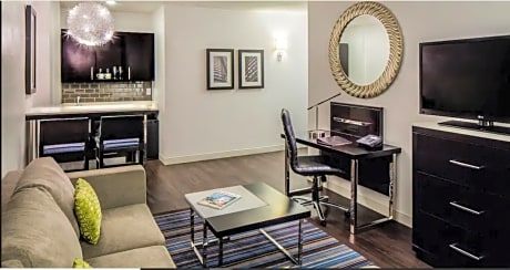 1Kg 1Bdrm Suite Mobility Access Rollin Shower