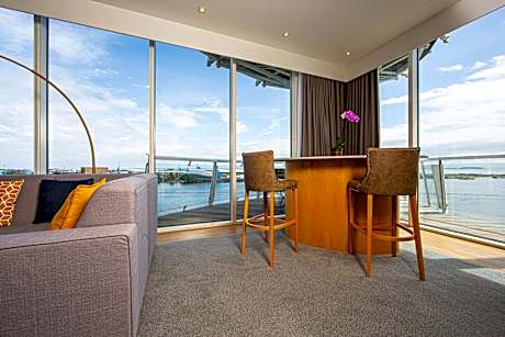 One-Bedroom King Suite with Harbor View