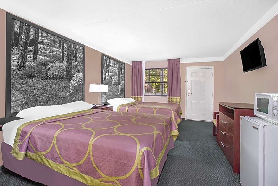 Super 8 by Wyndham Austell/Six Flags