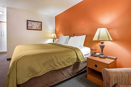 1 King Bed, Nonsmoking