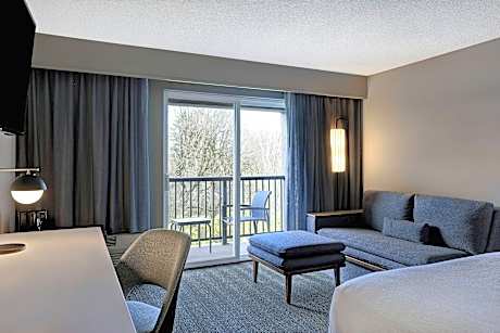 King Room with Roll-In Shower - Mobility Access/Hearing Accessible