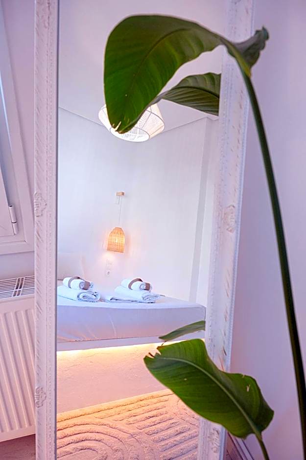 The White Rose Hotel